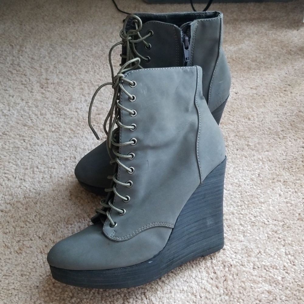 Deena&Ozzy gray suede lace up cork wedges 6